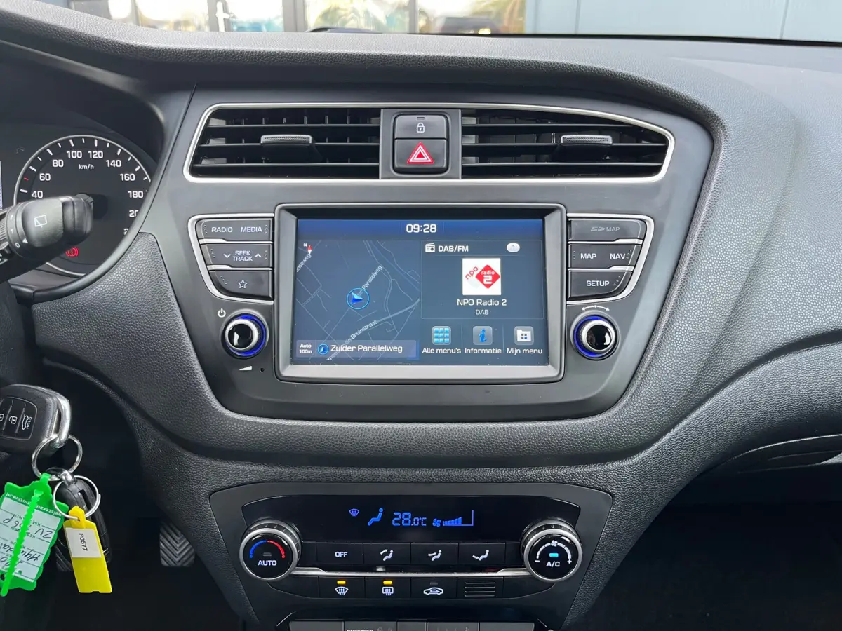 1.0 T-GDI Comfort 100PK/Camera/Leder/Carplay/Navigatie/Clima/Cruise/Trekhaak/2De Eigenaar/Nieuwstaat !!