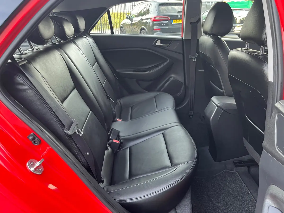 1.0 T-GDI Comfort 100PK/Camera/Leder/Carplay/Navigatie/Clima/Cruise/Trekhaak/2De Eigenaar/Nieuwstaat !!