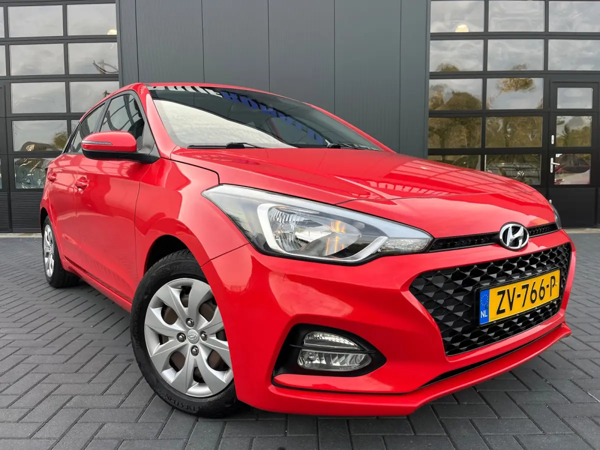 1.0 T-GDI Comfort 100PK/Camera/Leder/Carplay/Navigatie/Clima/Cruise/Trekhaak/2De Eigenaar/Nieuwstaat !!