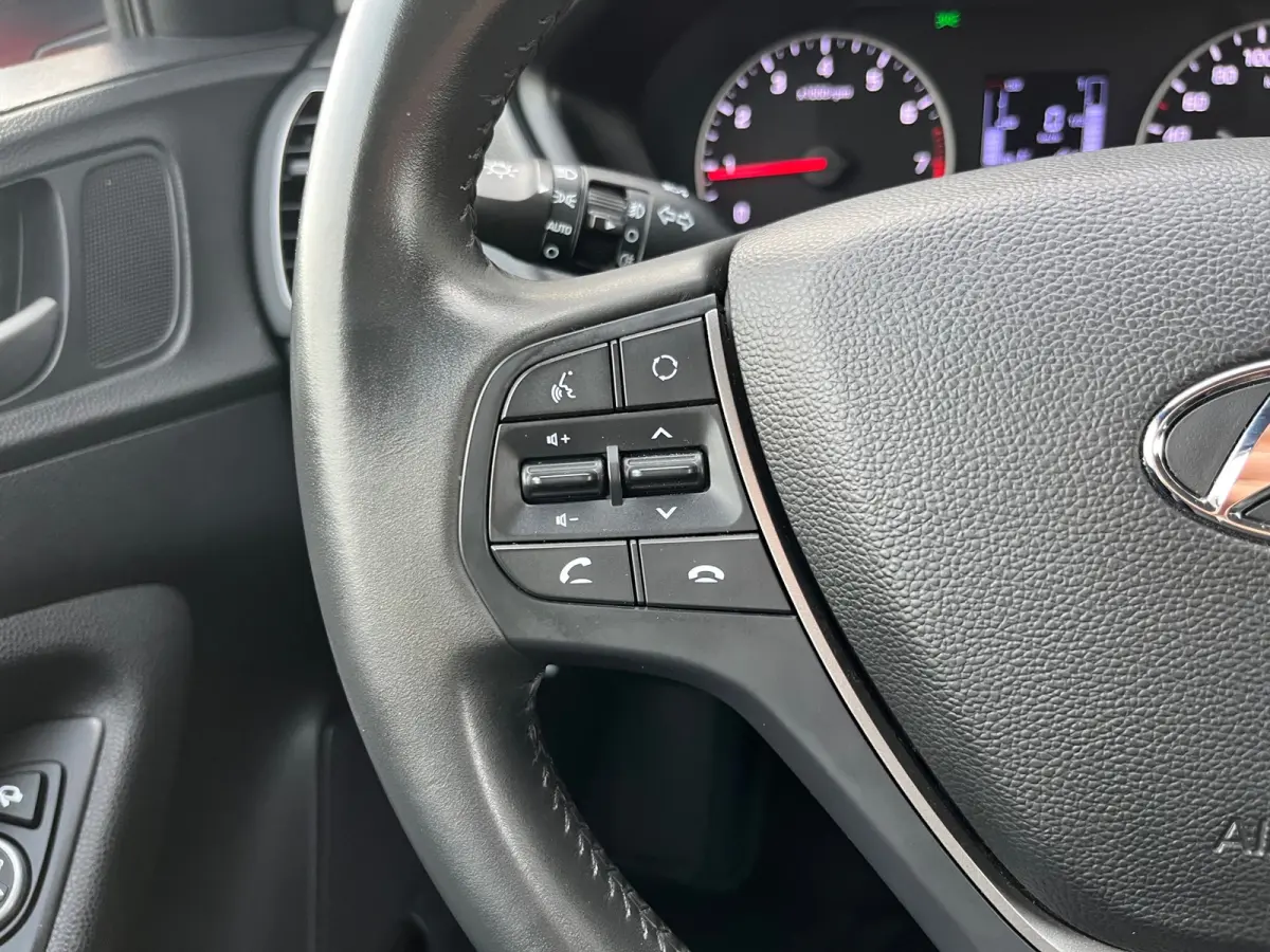 1.0 T-GDI Comfort 100PK/Camera/Leder/Carplay/Navigatie/Clima/Cruise/Trekhaak/2De Eigenaar/Nieuwstaat !!