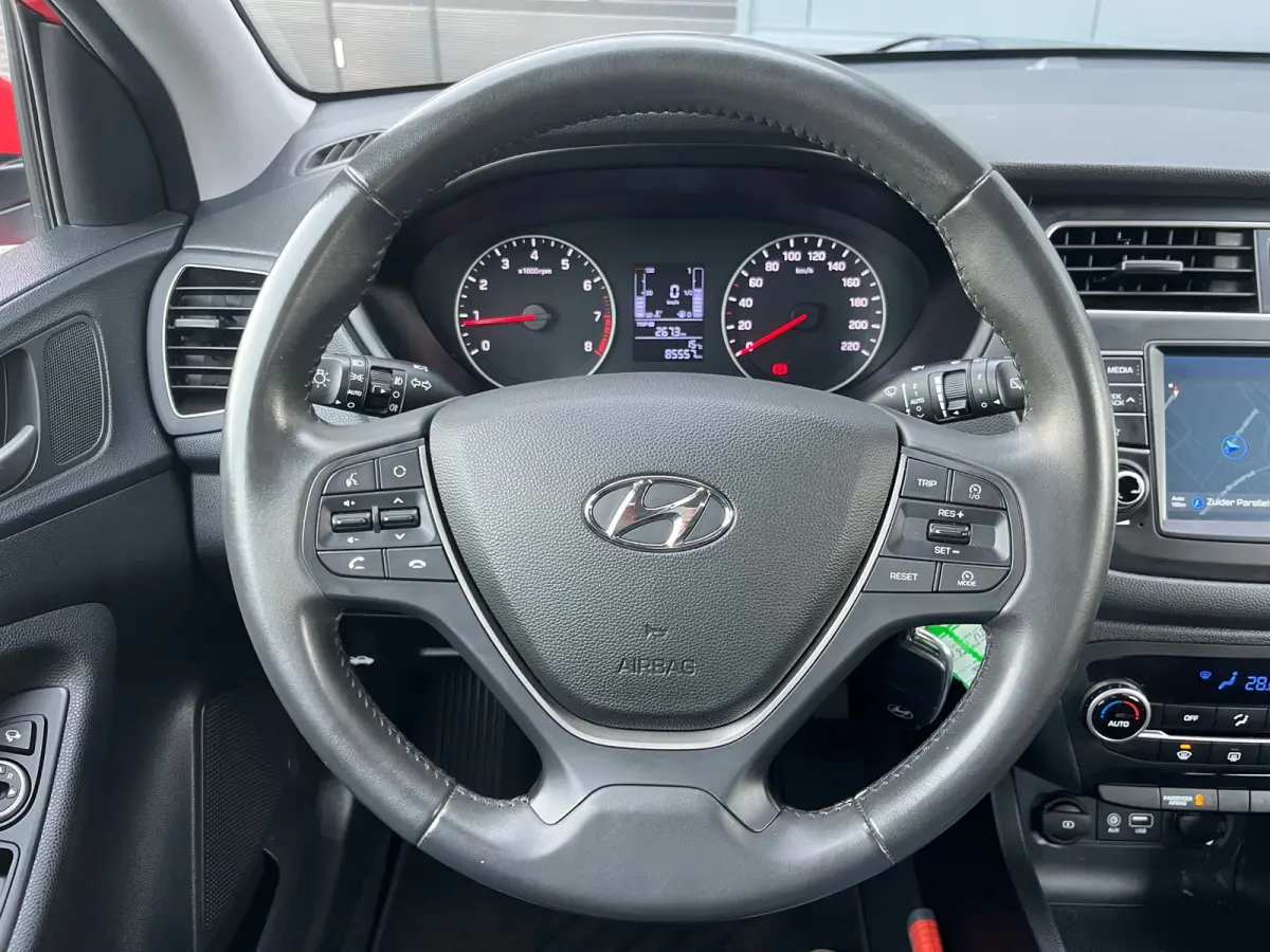 1.0 T-GDI Comfort 100PK/Camera/Leder/Carplay/Navigatie/Clima/Cruise/Trekhaak/2De Eigenaar/Nieuwstaat !!