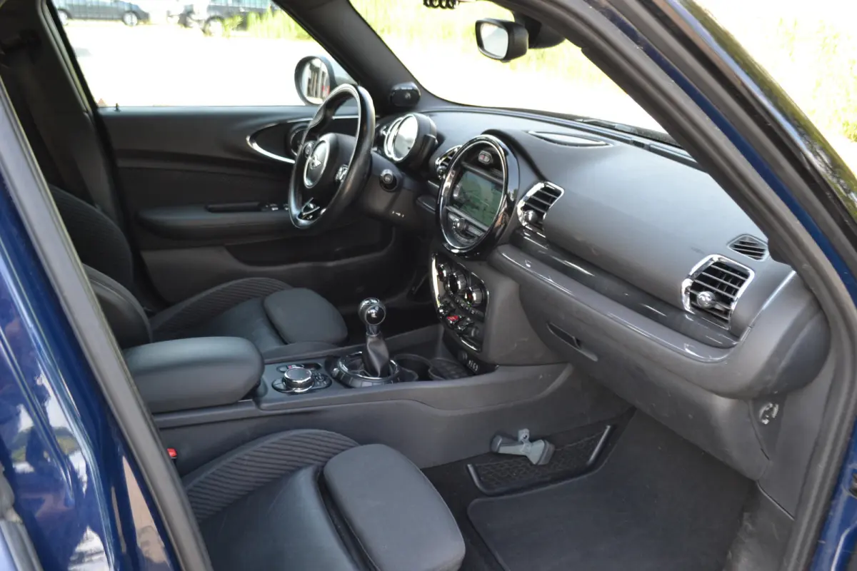 1.5 Cooper Chili Serious | Led | Sportstoel | Harman Kardon | Navi | Keyless Entry | 18 inch. Dealer onderhouden!