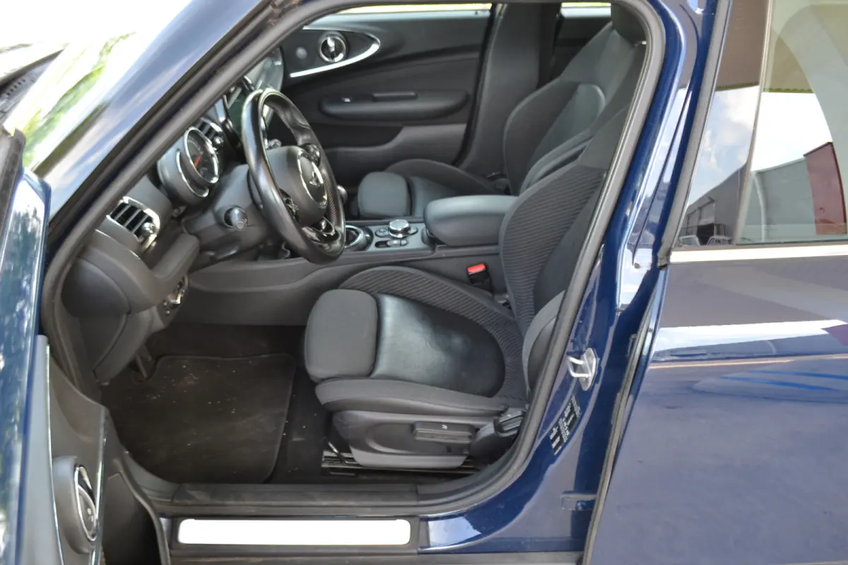 1.5 Cooper Chili Serious | Led | Sportstoel | Harman Kardon | Navi | Keyless Entry | 18 inch. Dealer onderhouden!
