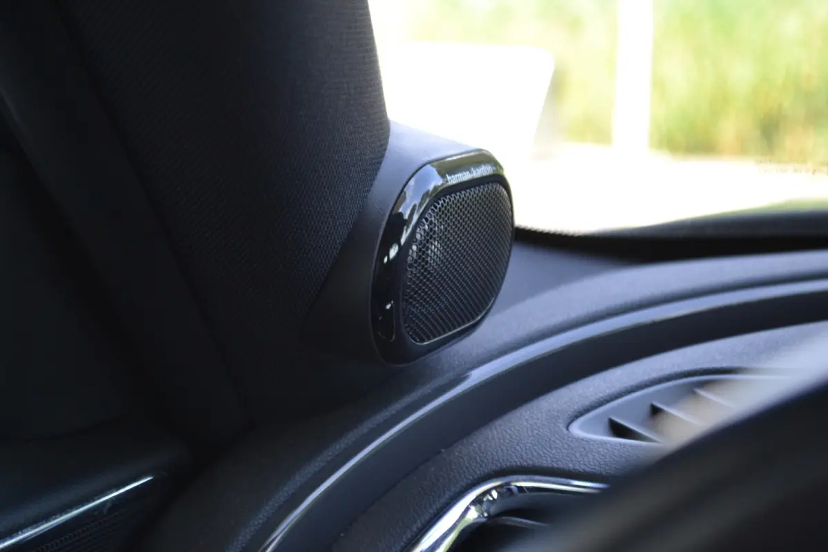 1.5 Cooper Chili Serious | Led | Sportstoel | Harman Kardon | Navi | Keyless Entry | 18 inch. Dealer onderhouden!