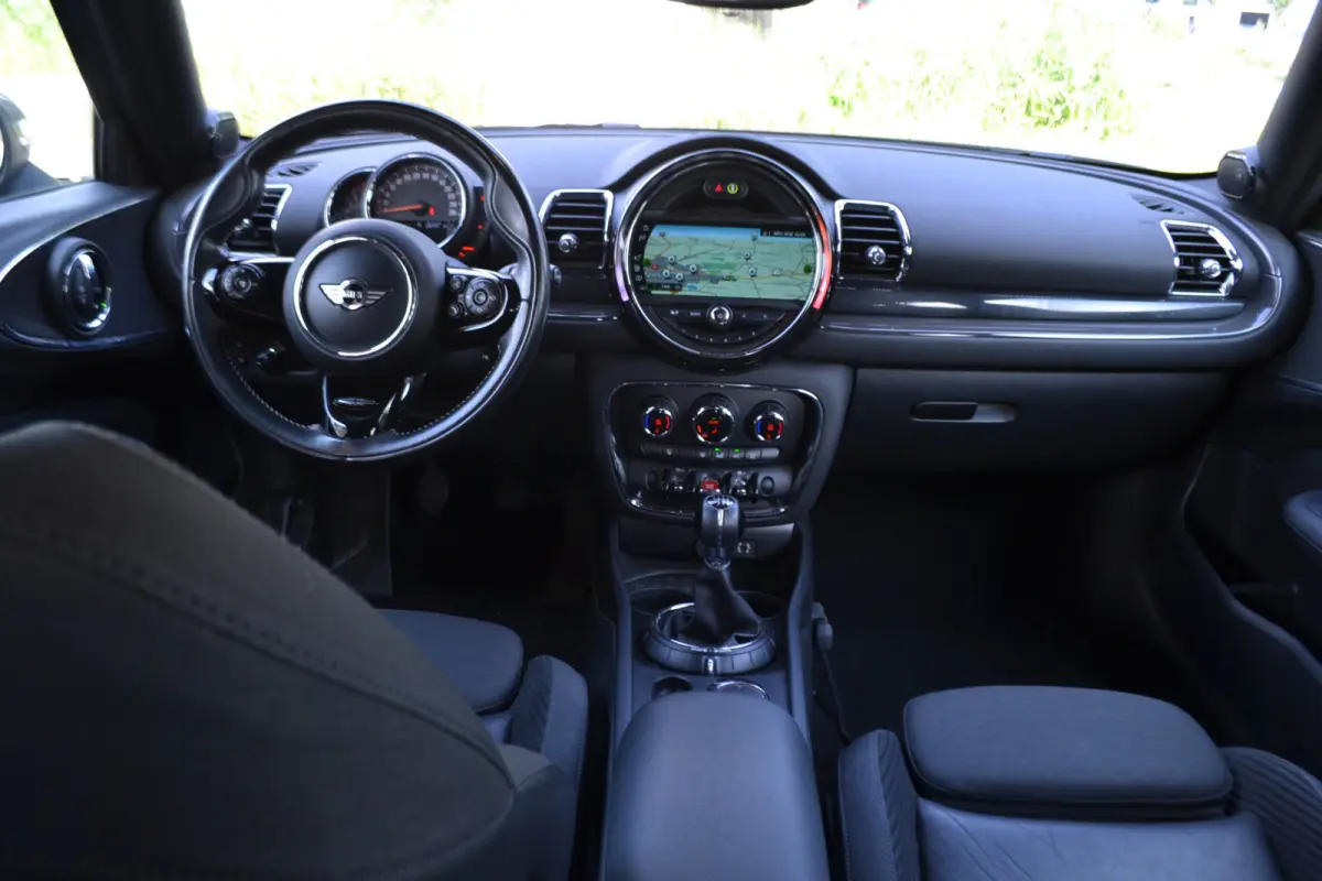 1.5 Cooper Chili Serious | Led | Sportstoel | Harman Kardon | Navi | Keyless Entry | 18 inch. Dealer onderhouden!