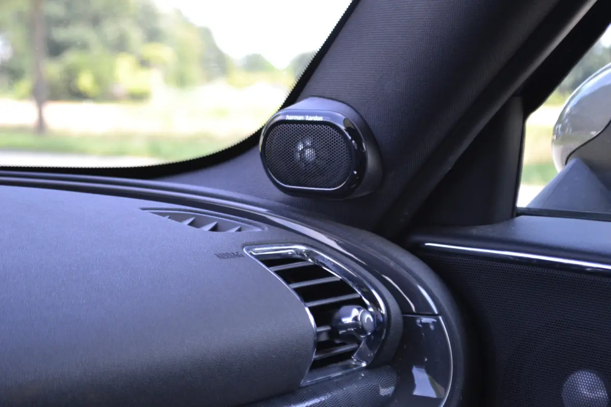 1.5 Cooper Chili Serious | Led | Sportstoel | Harman Kardon | Navi | Keyless Entry | 18 inch. Dealer onderhouden!