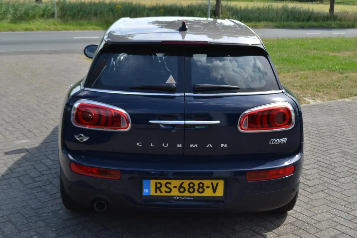 1.5 Cooper Chili Serious | Led | Sportstoel | Harman Kardon | Navi | Keyless Entry | 18 inch. Dealer onderhouden!
