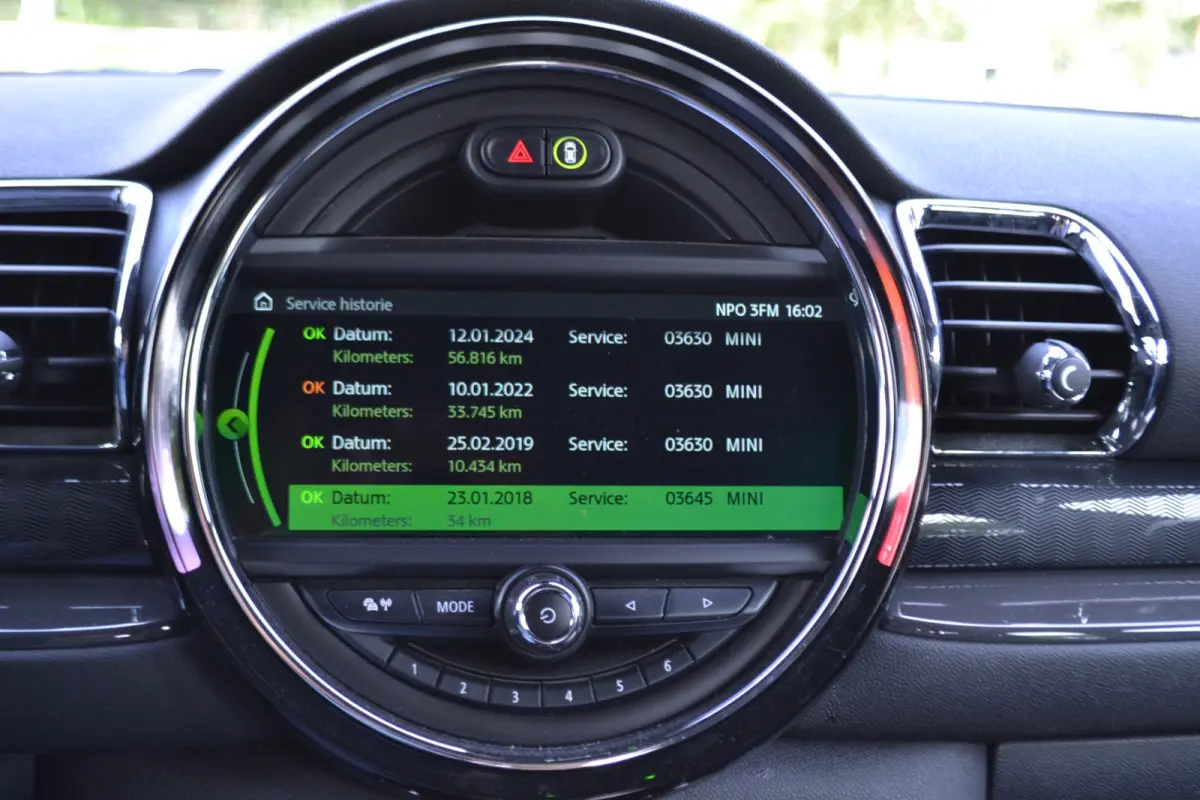 1.5 Cooper Chili Serious | Led | Sportstoel | Harman Kardon | Navi | Keyless Entry | 18 inch. Dealer onderhouden!