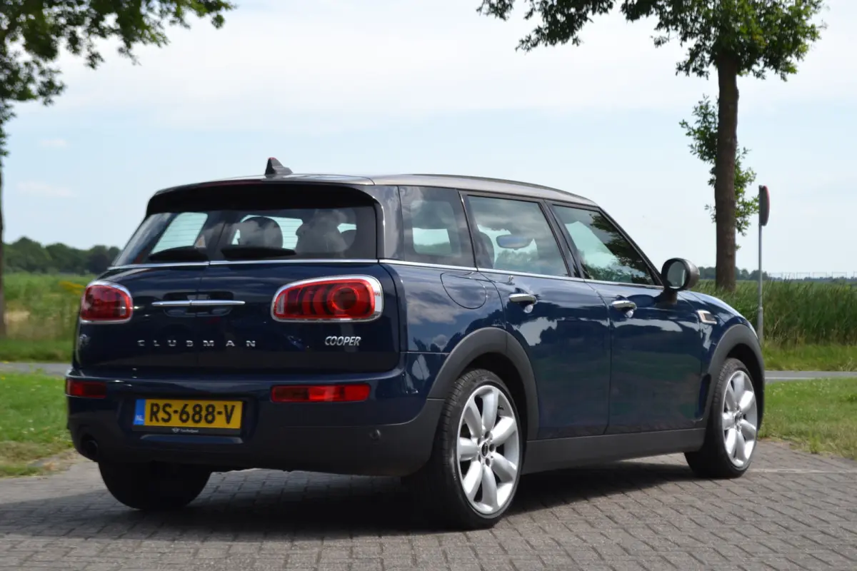 1.5 Cooper Chili Serious | Led | Sportstoel | Harman Kardon | Navi | Keyless Entry | 18 inch. Dealer onderhouden!