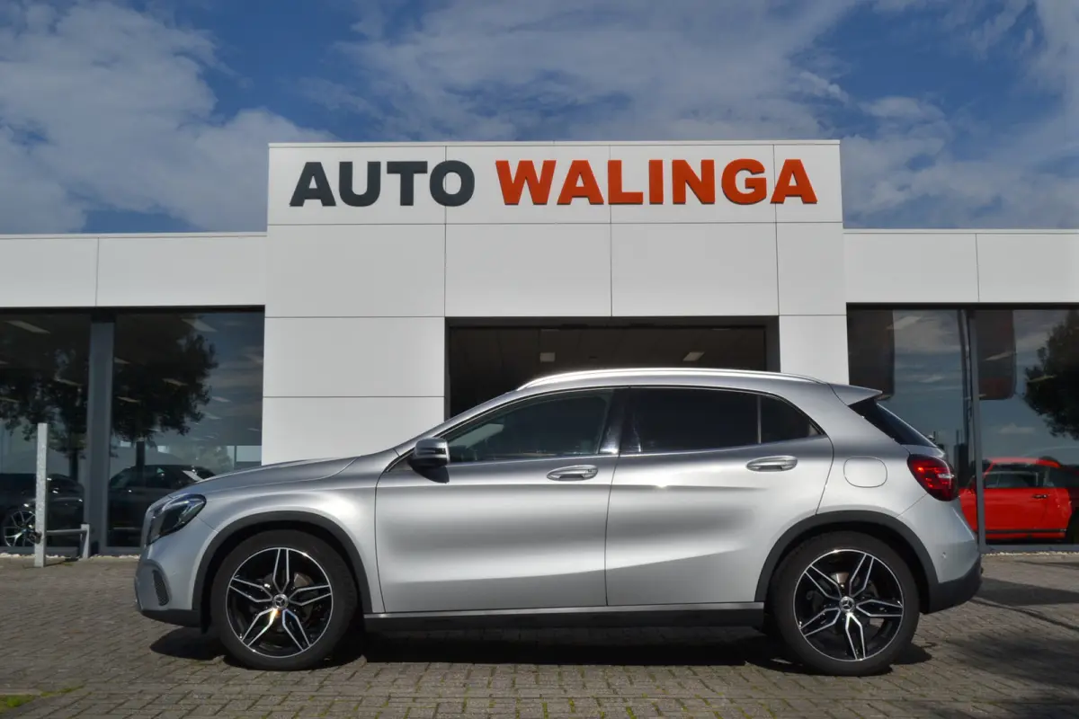180 Automaat | Leer | Carplay | Stoelverw. | Navigatie | Achteruitrijcamera | Trekhaak |