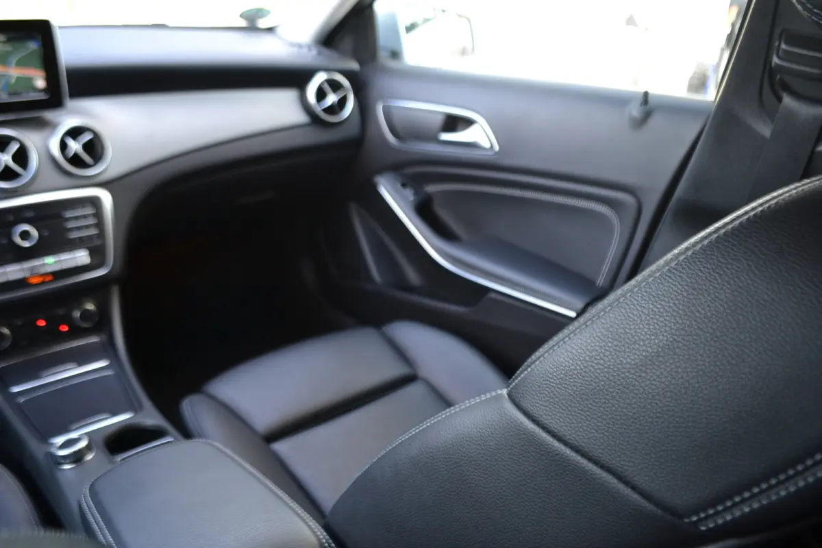 180 Automaat | Leer | Carplay | Stoelverw. | Navigatie | Achteruitrijcamera | Trekhaak |
