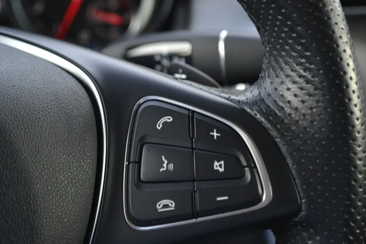 180 Automaat | Leer | Carplay | Stoelverw. | Navigatie | Achteruitrijcamera | Trekhaak |
