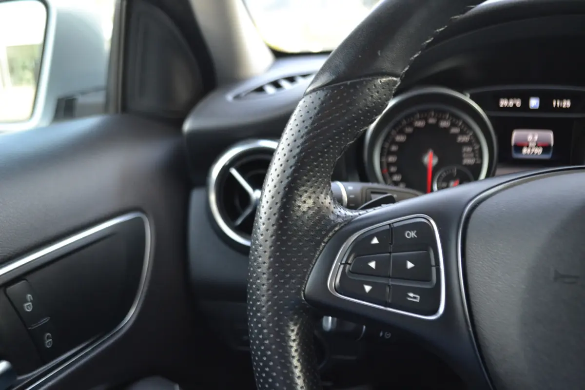 180 Automaat | Leer | Carplay | Stoelverw. | Navigatie | Achteruitrijcamera | Trekhaak |