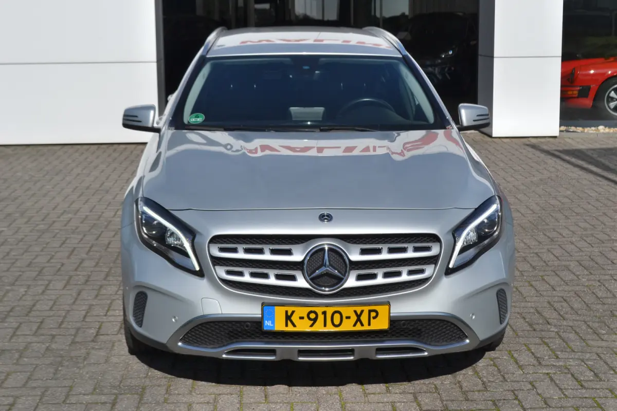 180 Automaat | Leer | Carplay | Stoelverw. | Navigatie | Achteruitrijcamera | Trekhaak |