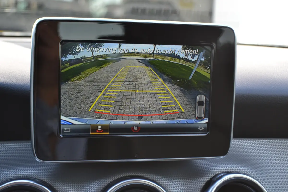 180 Automaat | Leer | Carplay | Stoelverw. | Navigatie | Achteruitrijcamera | Trekhaak |
