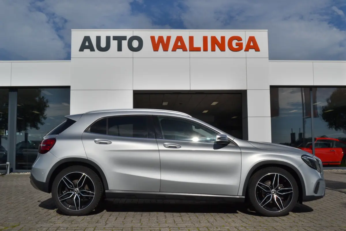 180 Automaat | Leer | Carplay | Stoelverw. | Navigatie | Achteruitrijcamera | Trekhaak |