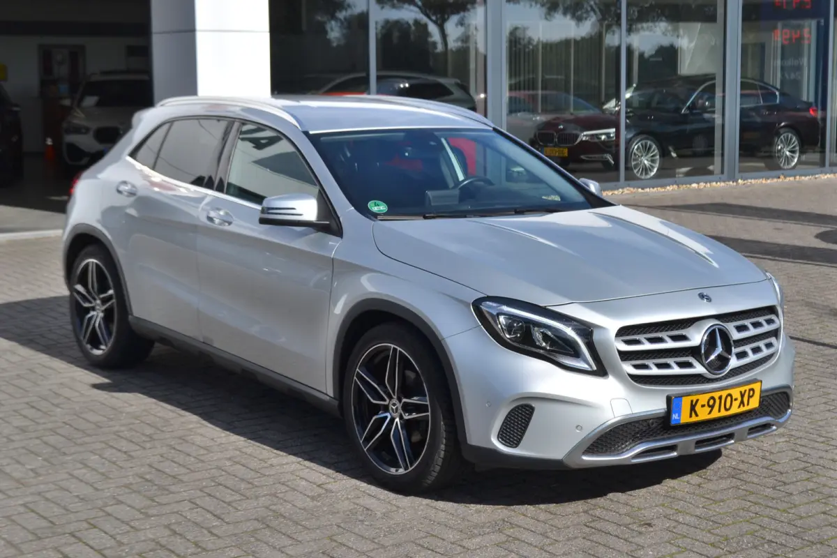 180 Automaat | Leer | Carplay | Stoelverw. | Navigatie | Achteruitrijcamera | Trekhaak |