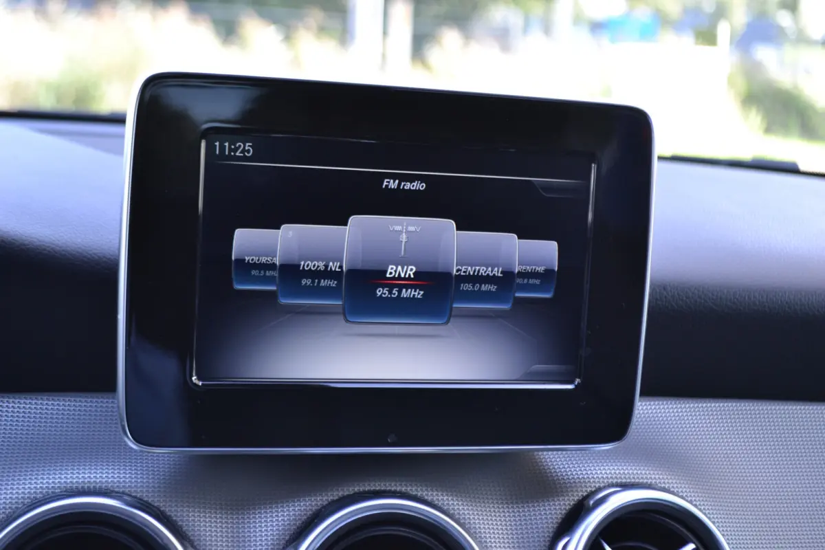 180 Automaat | Leer | Carplay | Stoelverw. | Navigatie | Achteruitrijcamera | Trekhaak |
