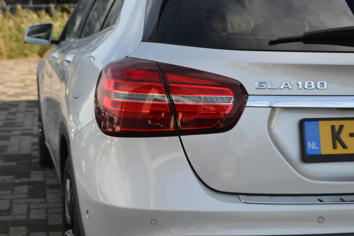 180 Automaat | Leer | Carplay | Stoelverw. | Navigatie | Achteruitrijcamera | Trekhaak |