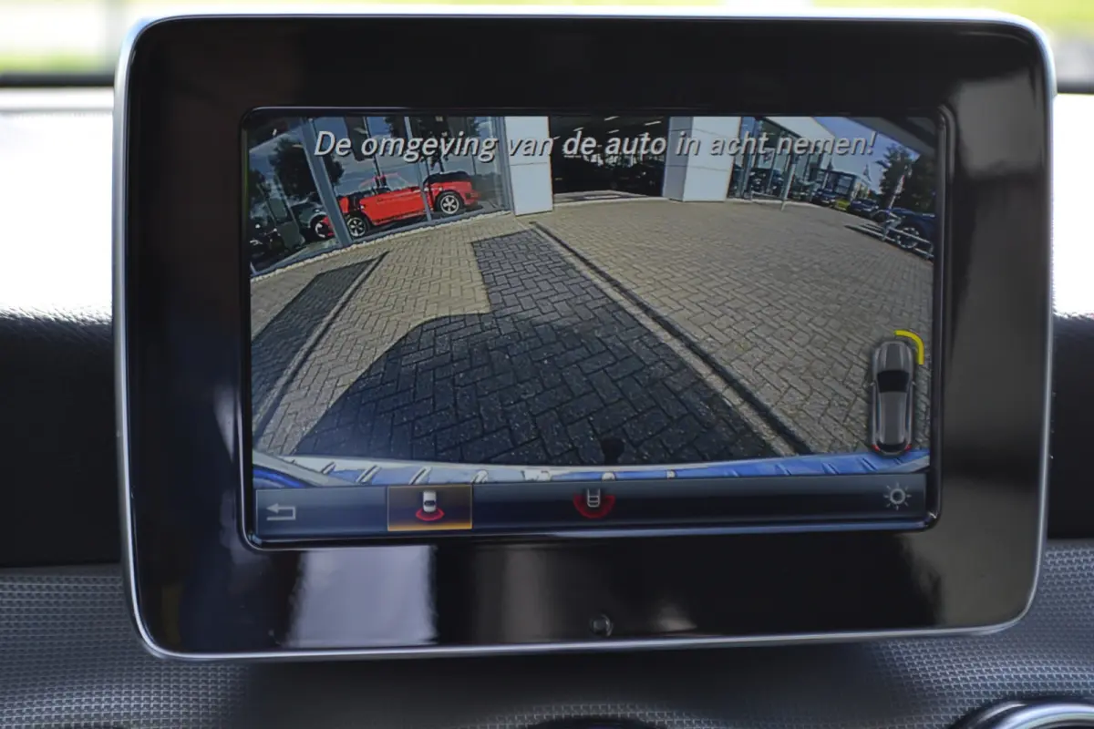 180 Automaat | Leer | Carplay | Stoelverw. | Navigatie | Achteruitrijcamera | Trekhaak |