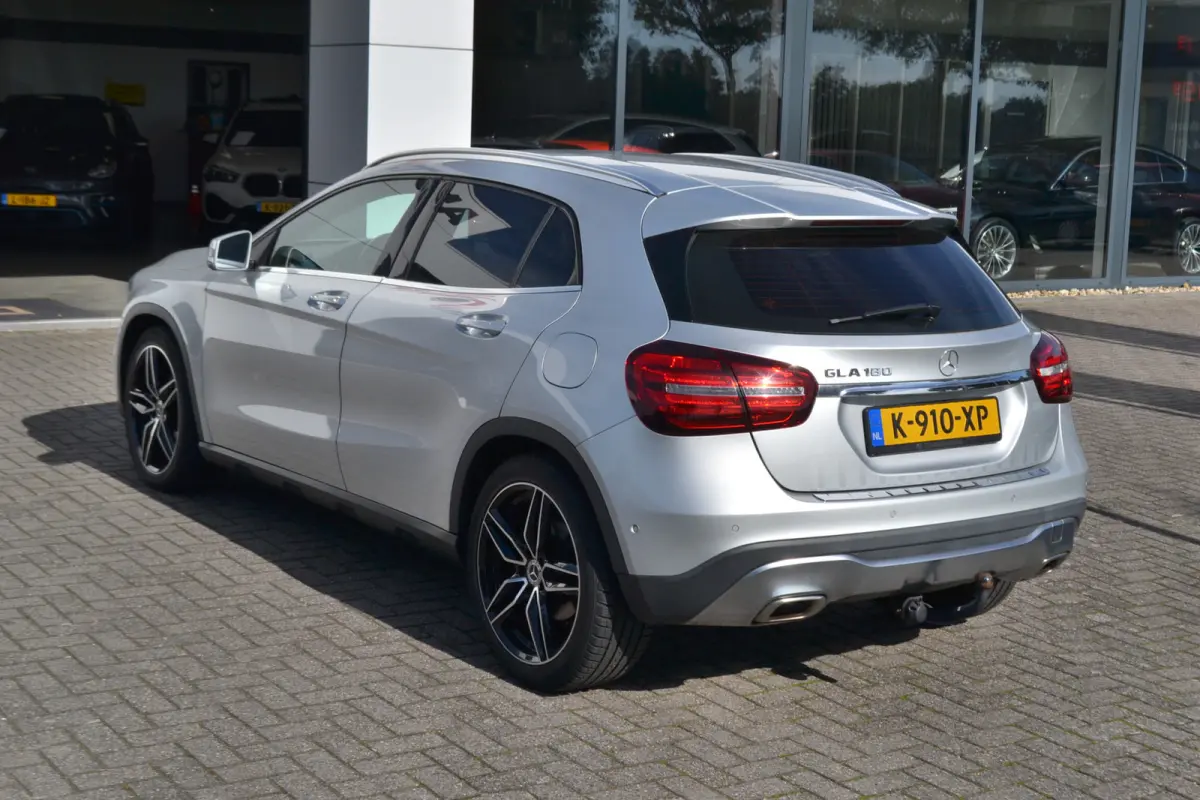 180 Automaat | Leer | Carplay | Stoelverw. | Navigatie | Achteruitrijcamera | Trekhaak |