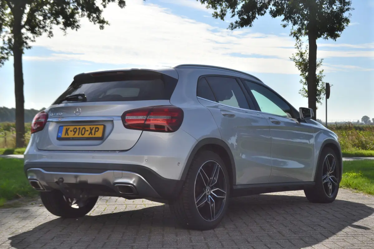 180 Automaat | Leer | Carplay | Stoelverw. | Navigatie | Achteruitrijcamera | Trekhaak |