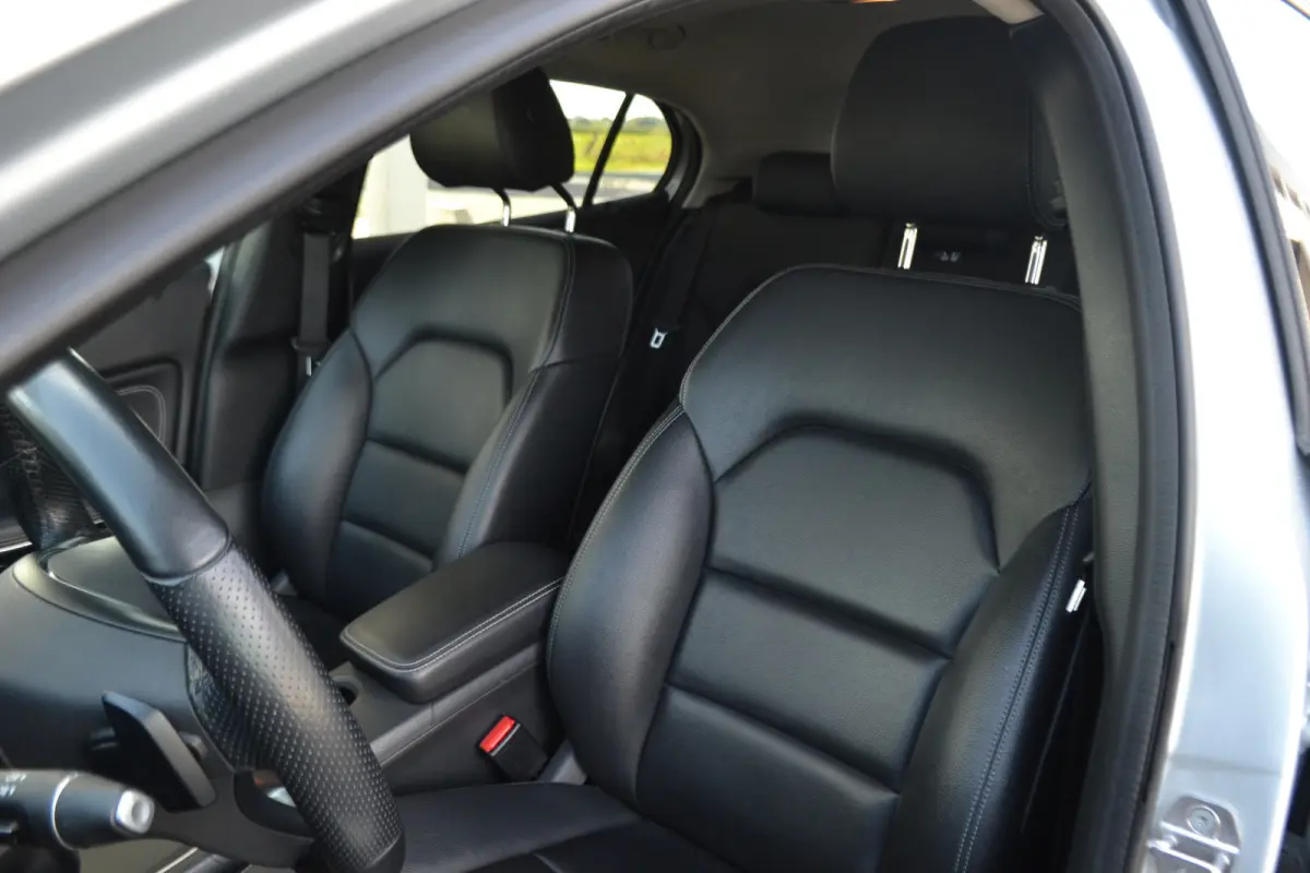 180 Automaat | Leer | Carplay | Stoelverw. | Navigatie | Achteruitrijcamera | Trekhaak |