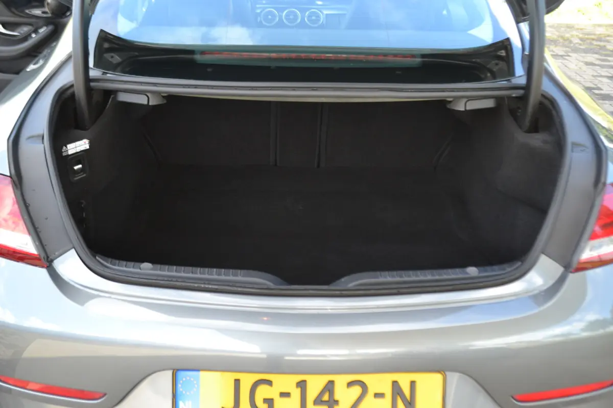 180 Ambition Navigatie | Led koplampen | Trekhaak af fabriek 1800kg | Nederlandse Auto!
