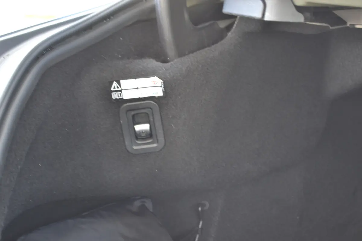 180 Ambition Navigatie | Led koplampen | Trekhaak af fabriek 1800kg | Nederlandse Auto!