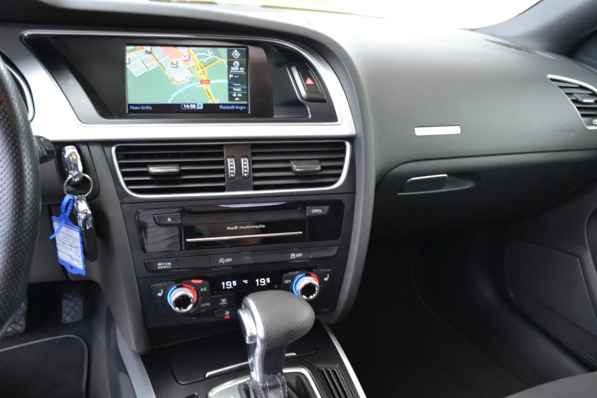 1.8 TFSI S-Line Autom. | Opendak | Sportstoelen | Leer/ Alcantara | Stoelverwarming | NL Auto!