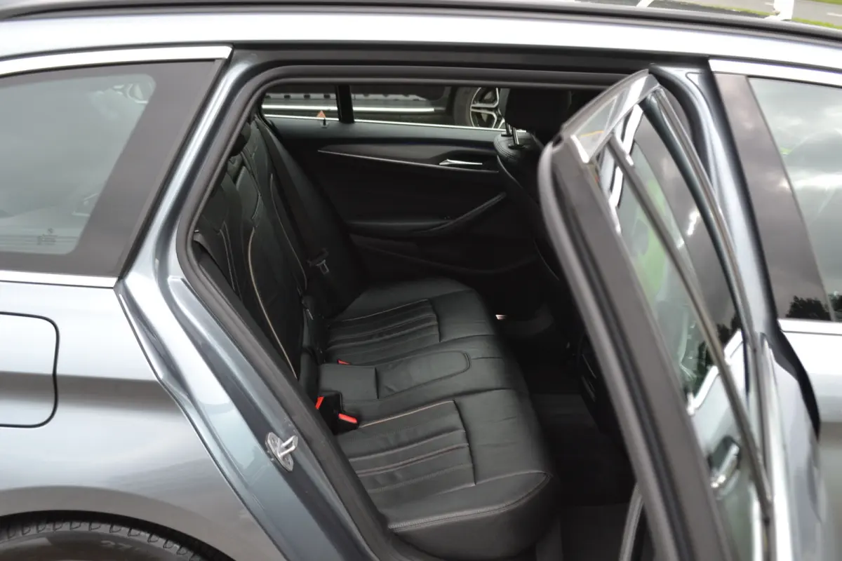 520i M Sportpakket | NL Auto | Stoelverst el geheug. | Stoelverw. | Trekhaak 2000kg |
