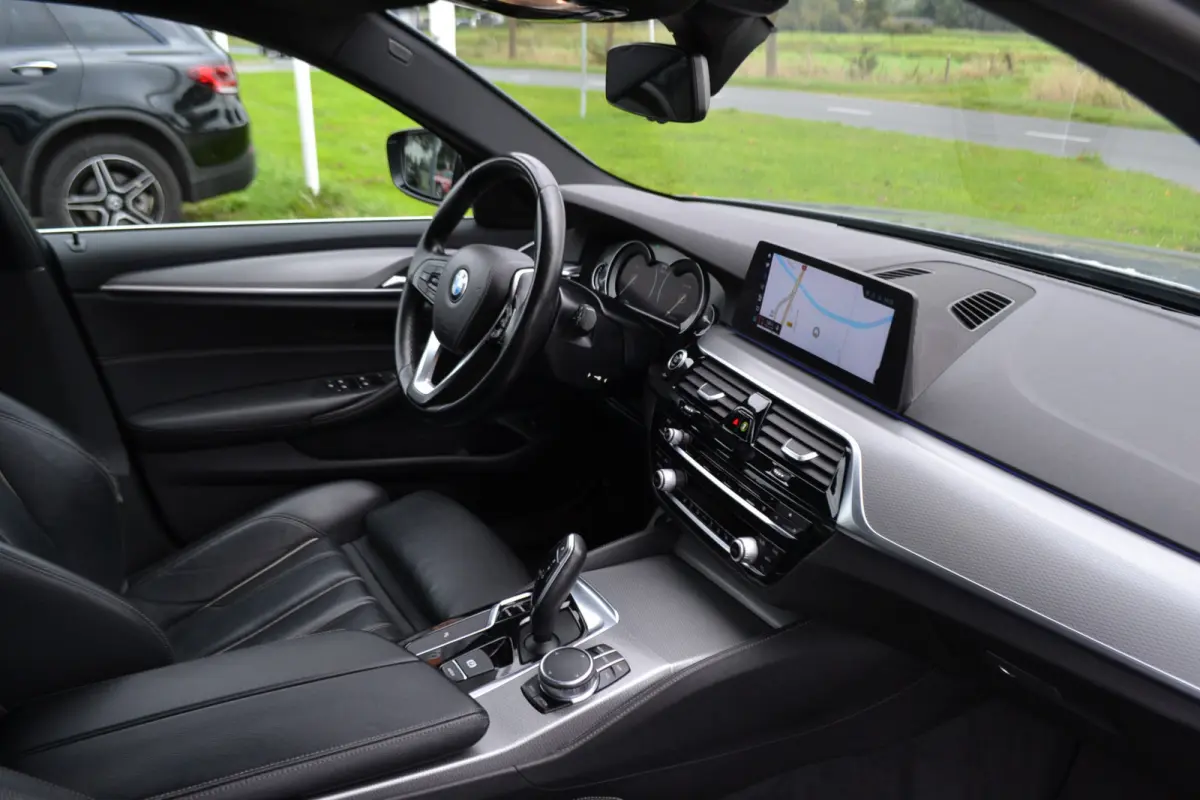 520i M Sportpakket | NL Auto | Stoelverst el geheug. | Stoelverw. | Trekhaak 2000kg |