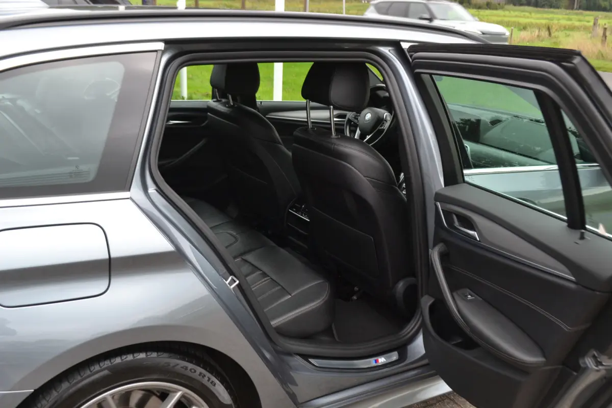 520i M Sportpakket | NL Auto | Stoelverst el geheug. | Stoelverw. | Trekhaak 2000kg |