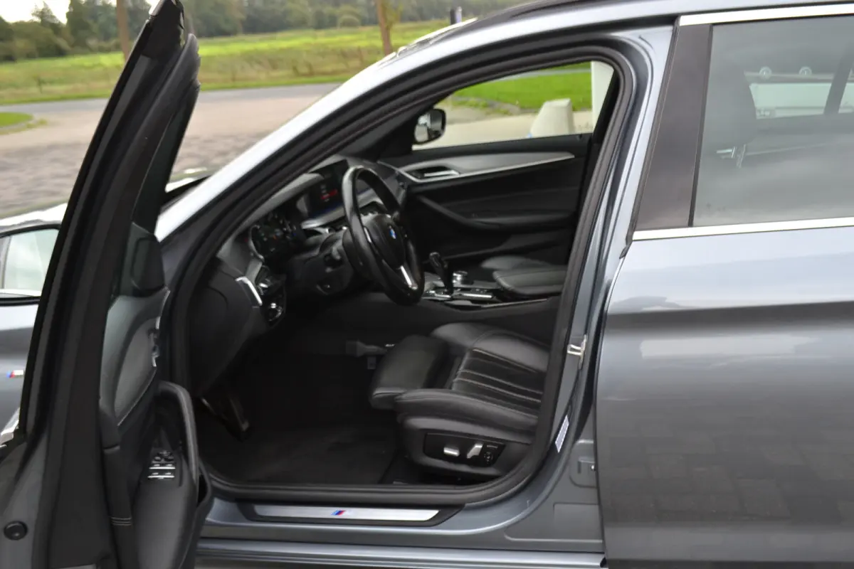 520i M Sportpakket | NL Auto | Stoelverst el geheug. | Stoelverw. | Trekhaak 2000kg |