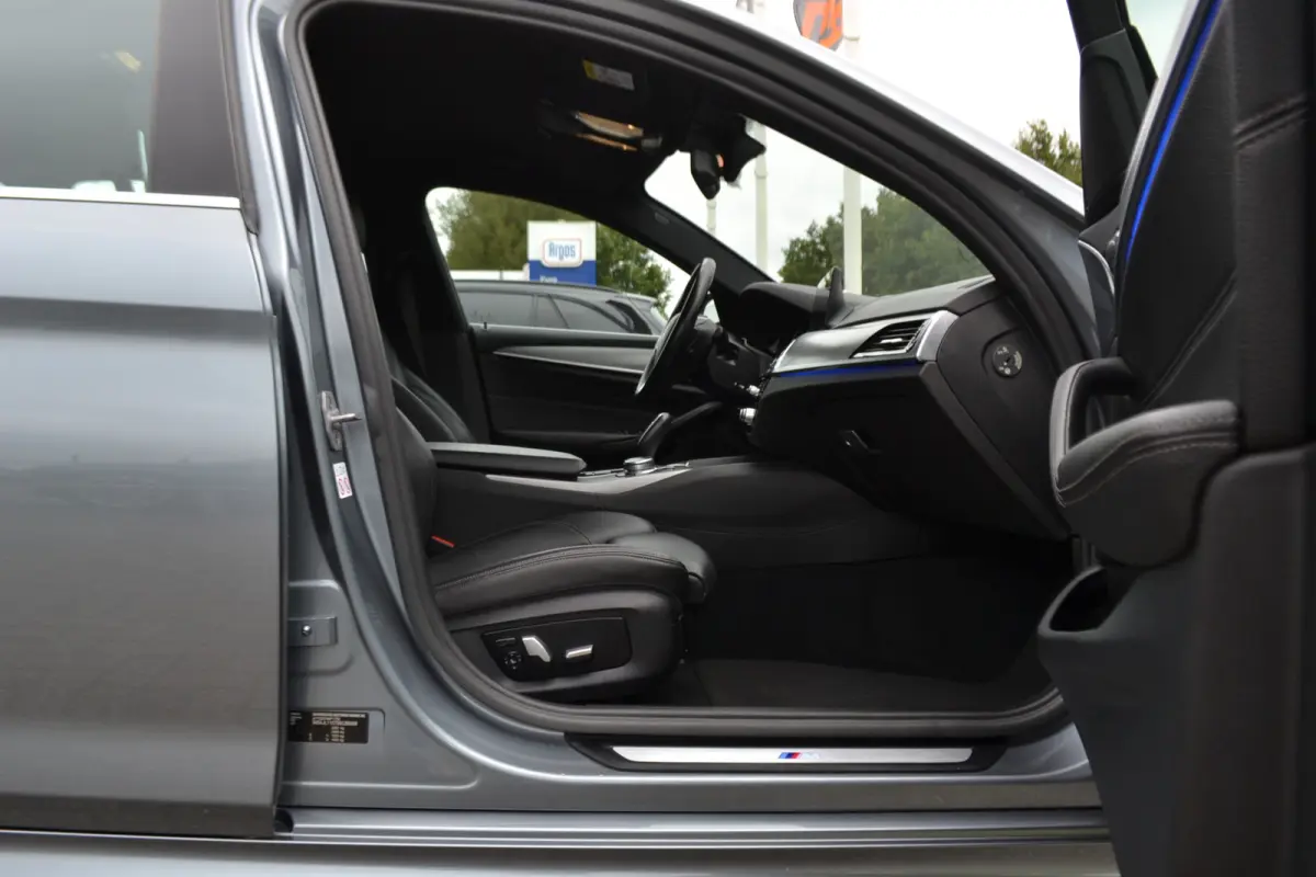 520i M Sportpakket | NL Auto | Stoelverst el geheug. | Stoelverw. | Trekhaak 2000kg |