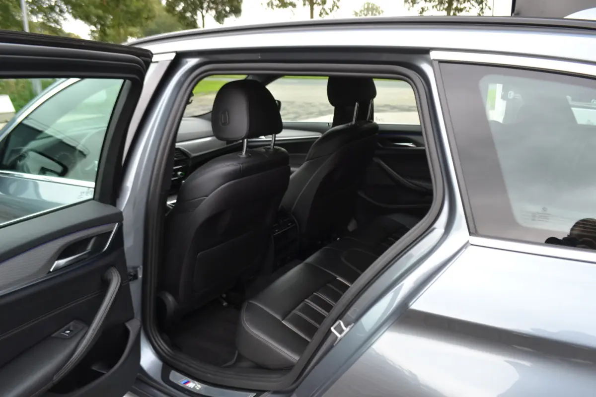 520i M Sportpakket | NL Auto | Stoelverst el geheug. | Stoelverw. | Trekhaak 2000kg |
