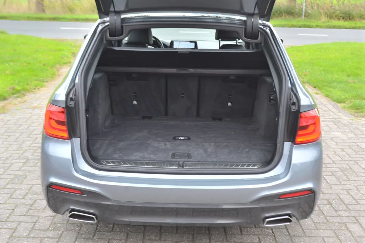 520i M Sportpakket | NL Auto | Stoelverst el geheug. | Stoelverw. | Trekhaak 2000kg |