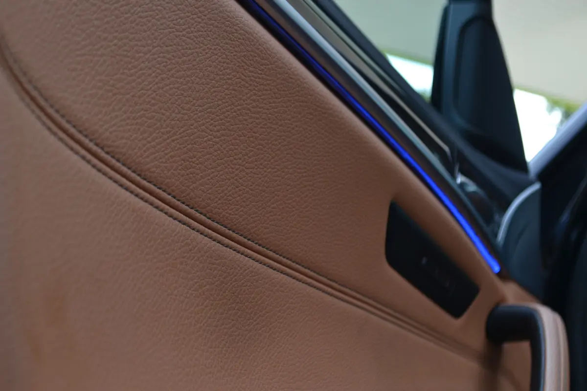 520i Luxury | Opendak | Head Up | Comfortstoelen | Adaptive Cruise | Stuur en stoelverw | Elektrische achterklep |