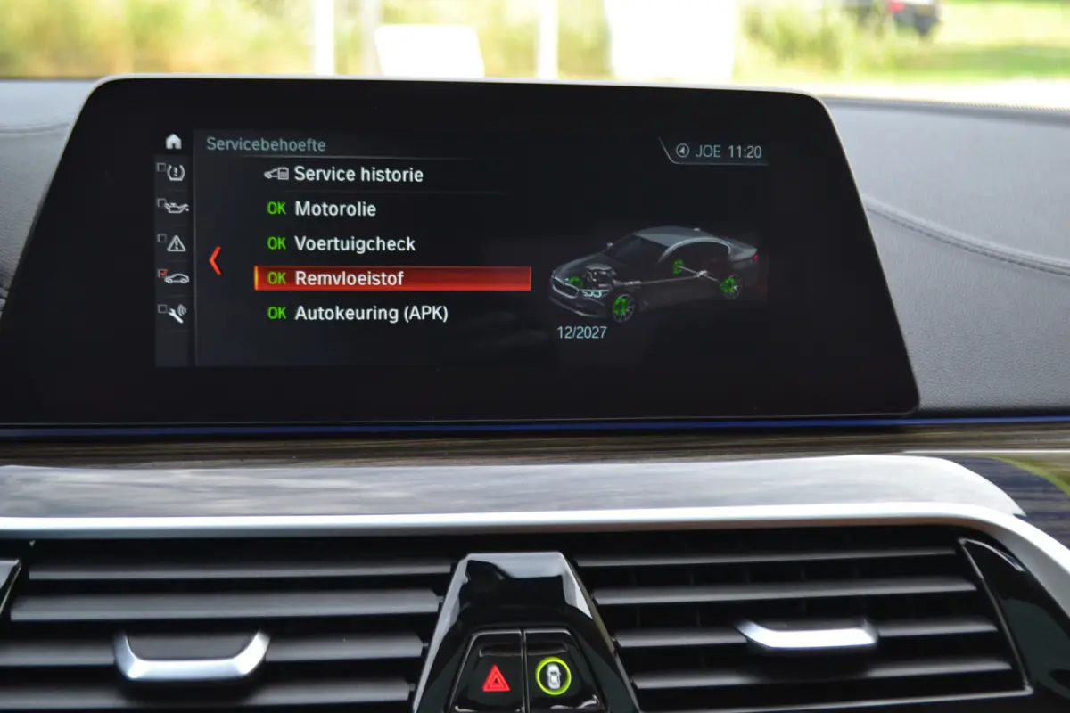 520i Luxury | Opendak | Head Up | Comfortstoelen | Adaptive Cruise | Stuur en stoelverw | Elektrische achterklep |