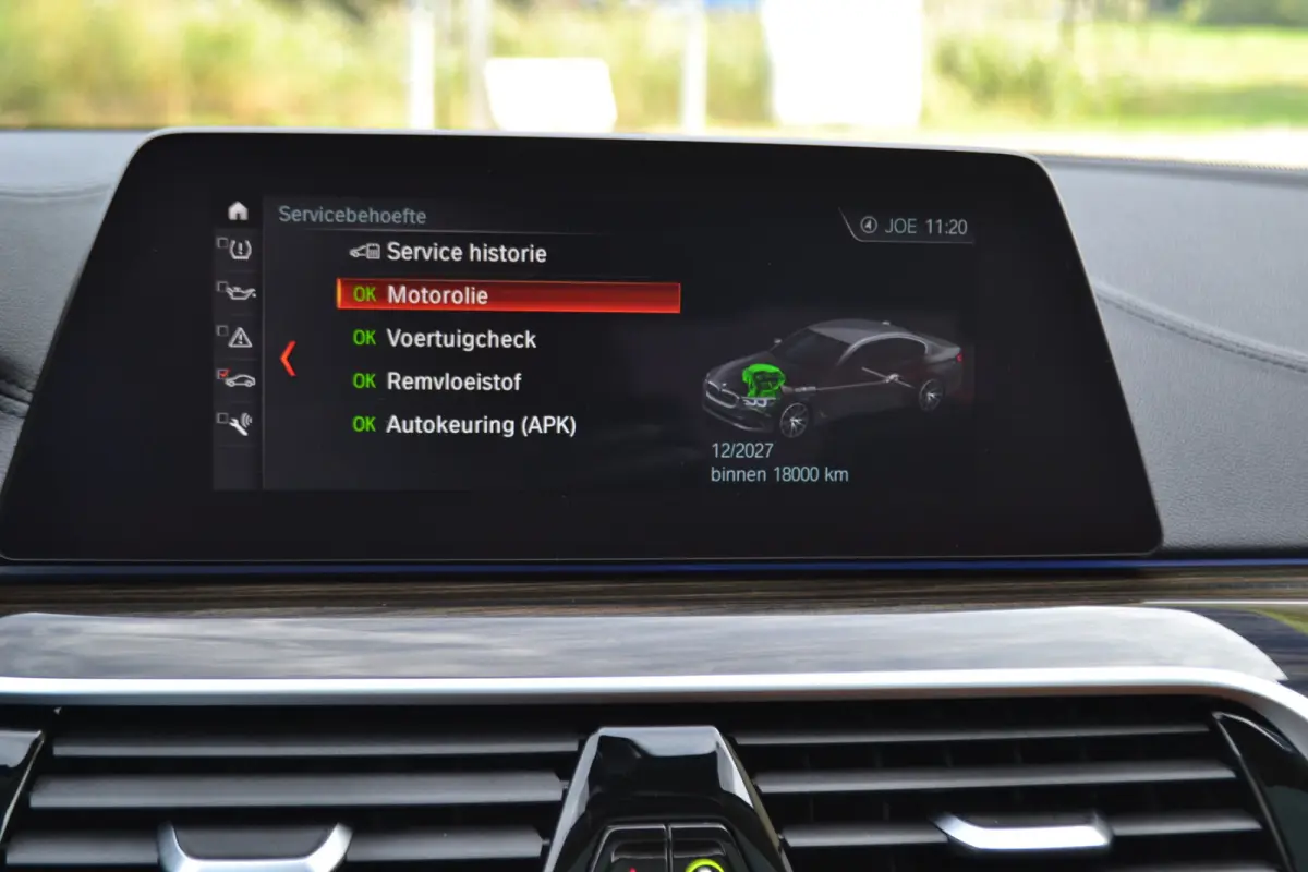 520i Luxury | Opendak | Head Up | Comfortstoelen | Adaptive Cruise | Stuur en stoelverw | Elektrische achterklep |