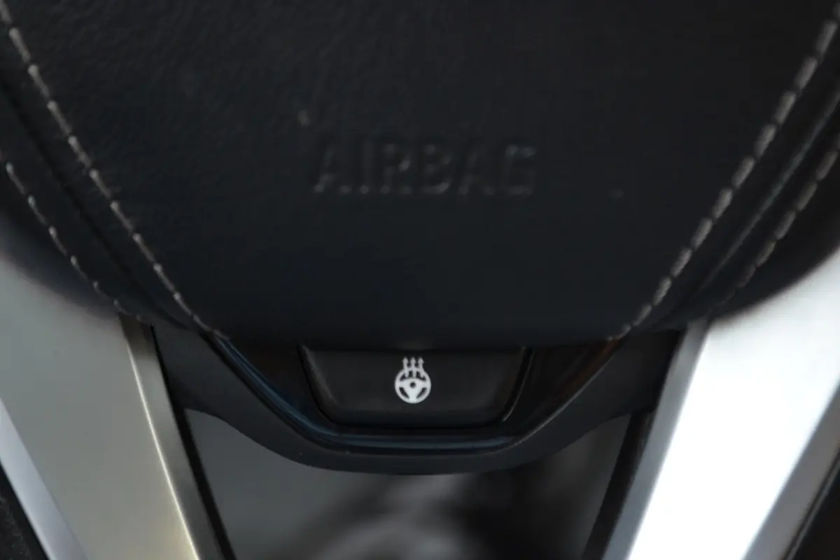 520i Luxury | Opendak | Head Up | Comfortstoelen | Adaptive Cruise | Stuur en stoelverw | Elektrische achterklep |