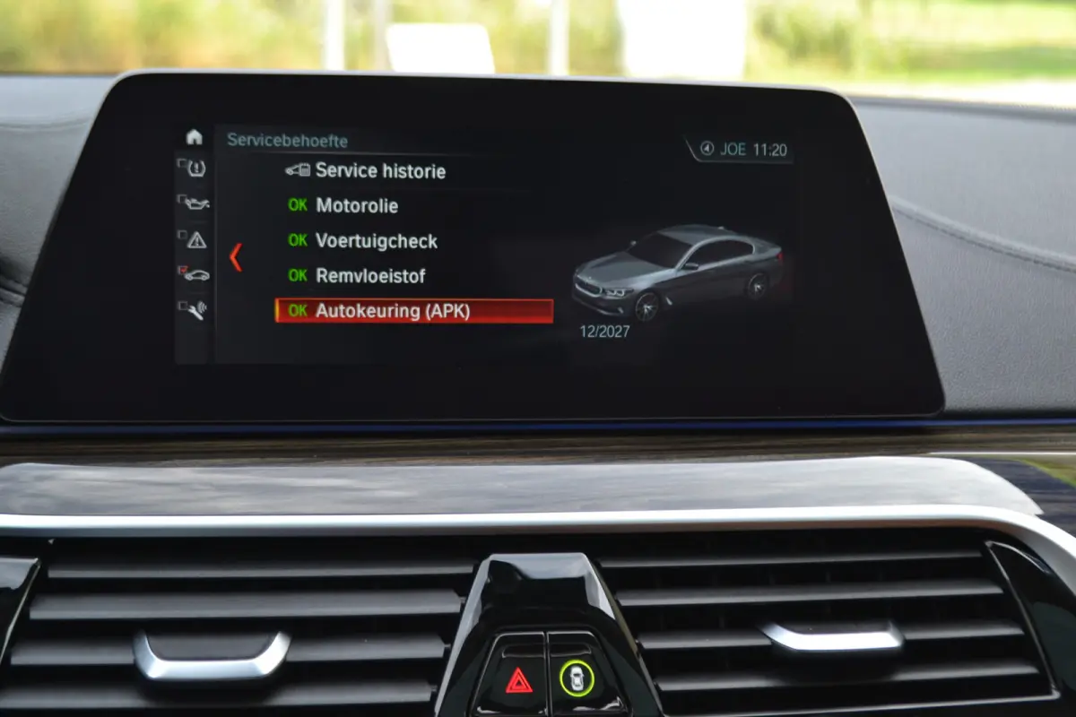 520i Luxury | Opendak | Head Up | Comfortstoelen | Adaptive Cruise | Stuur en stoelverw | Elektrische achterklep |