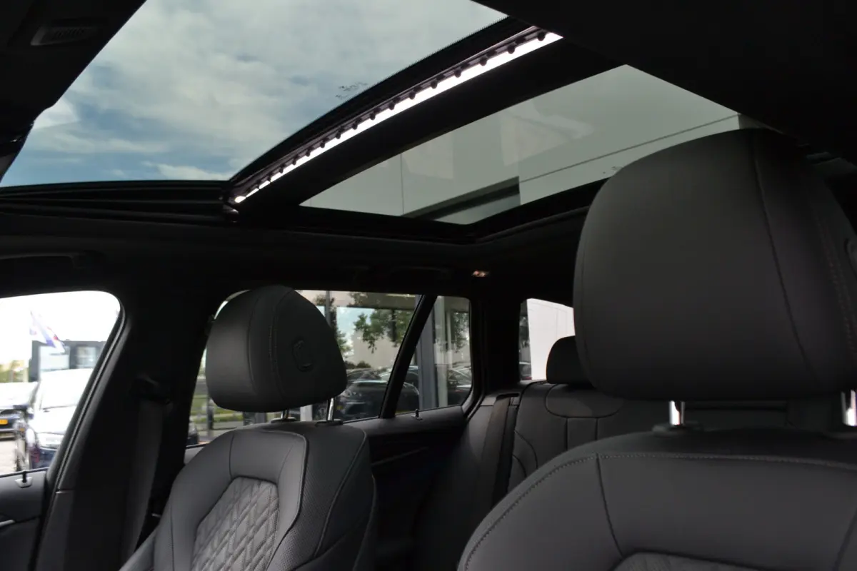 530e M-Sport | Laser| Panoramadak |Sfeerverlichting | Trekhaak | Comfortstoelen | Carplay | Assist | 49dkm !!