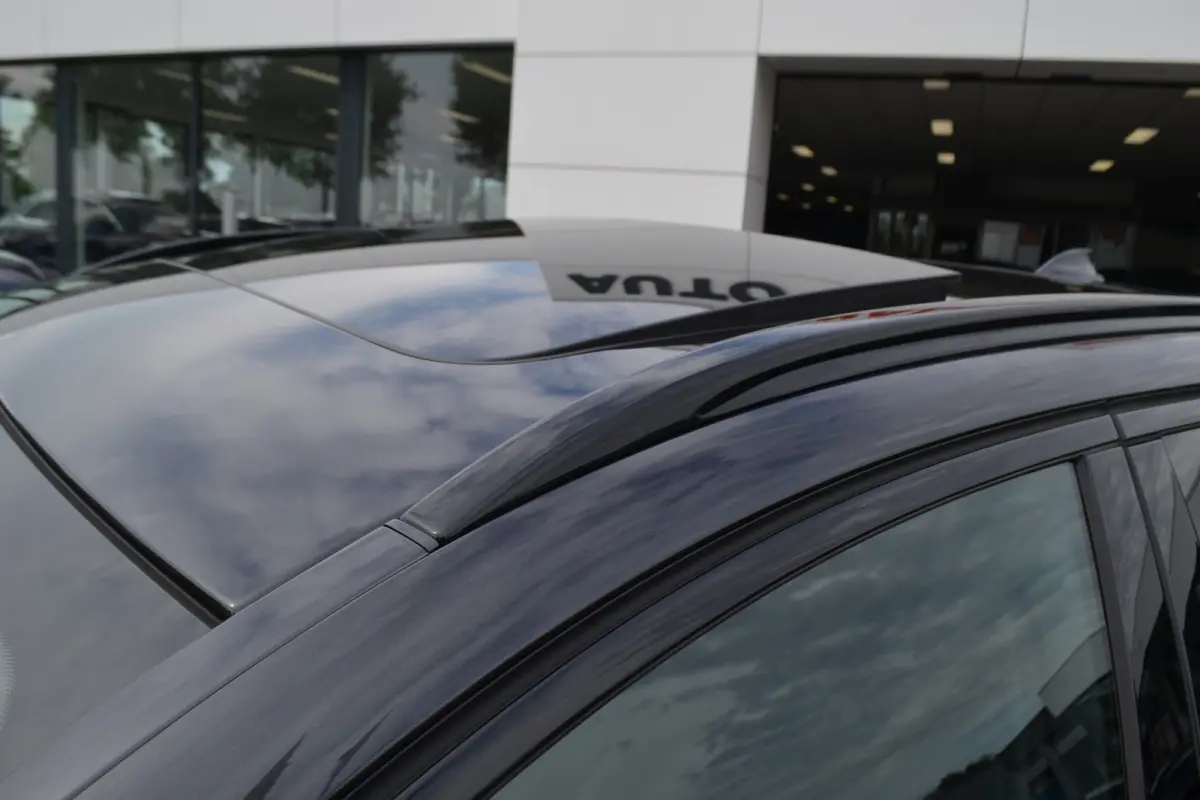 530e M-Sport | Laser| Panoramadak |Sfeerverlichting | Trekhaak | Comfortstoelen | Carplay | Assist | 49dkm !!