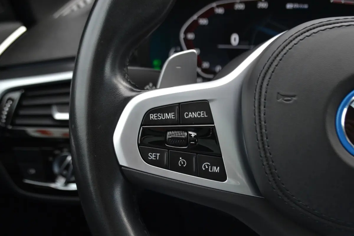 530e M-Sport | Laser| Panoramadak |Sfeerverlichting | Trekhaak | Comfortstoelen | Carplay | Assist | 49dkm !!