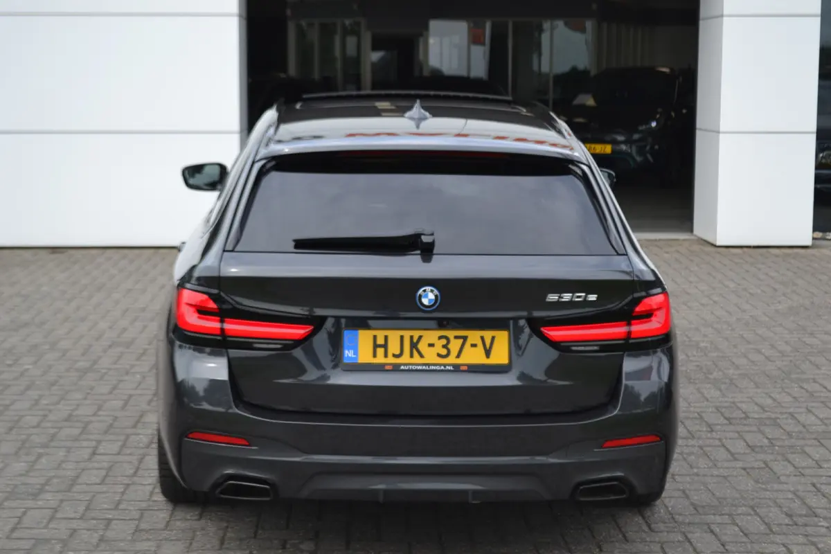 530e M-Sport | Laser| Panoramadak |Sfeerverlichting | Trekhaak | Comfortstoelen | Carplay | Assist | 49dkm !!
