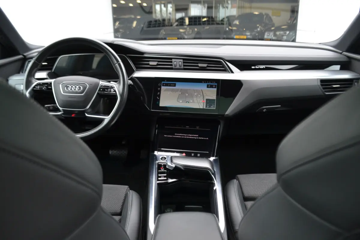 55 quattro S-Line 95 kWh Panoramdak | Trekhaak | Stoelen v el geheug. | Achteruitrijcamera | Keyless |