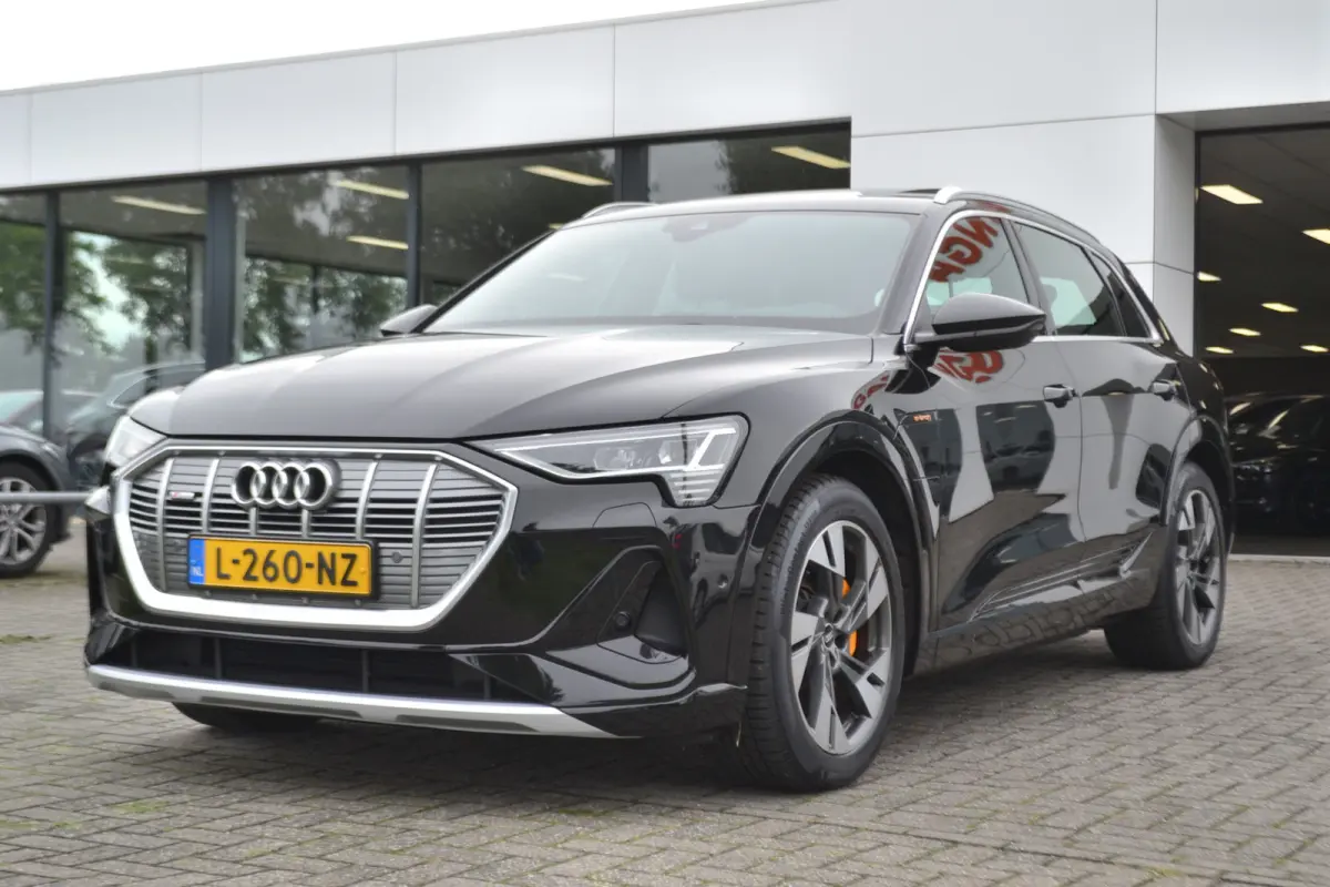 55 quattro S-Line 95 kWh Panoramdak | Trekhaak | Stoelen v el geheug. | Achteruitrijcamera | Keyless |
