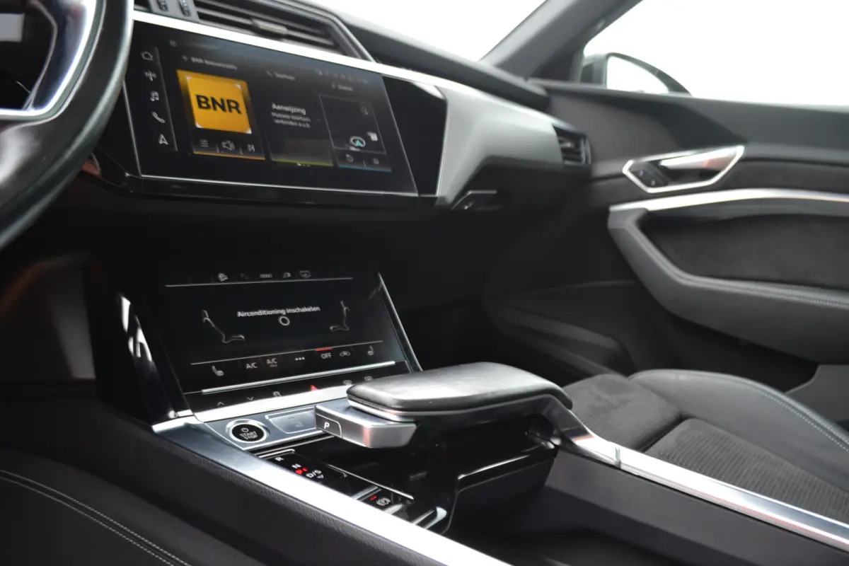 55 quattro S-Line 95 kWh Panoramdak | Trekhaak | Stoelen v el geheug. | Achteruitrijcamera | Keyless |