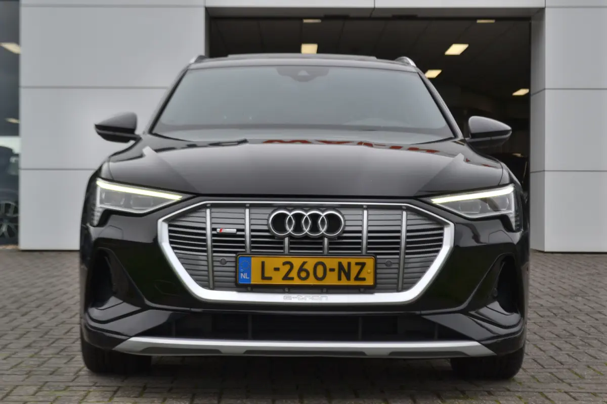 55 quattro S-Line 95 kWh Panoramdak | Trekhaak | Stoelen v el geheug. | Achteruitrijcamera | Keyless |